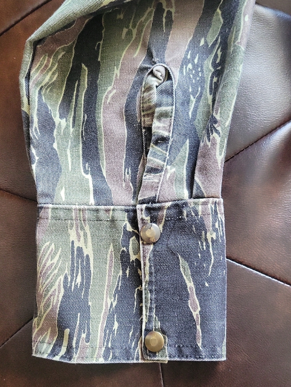 Camo Button-Up Shirt Jacket - Green Tiger Stripe - Picture 3 of 6